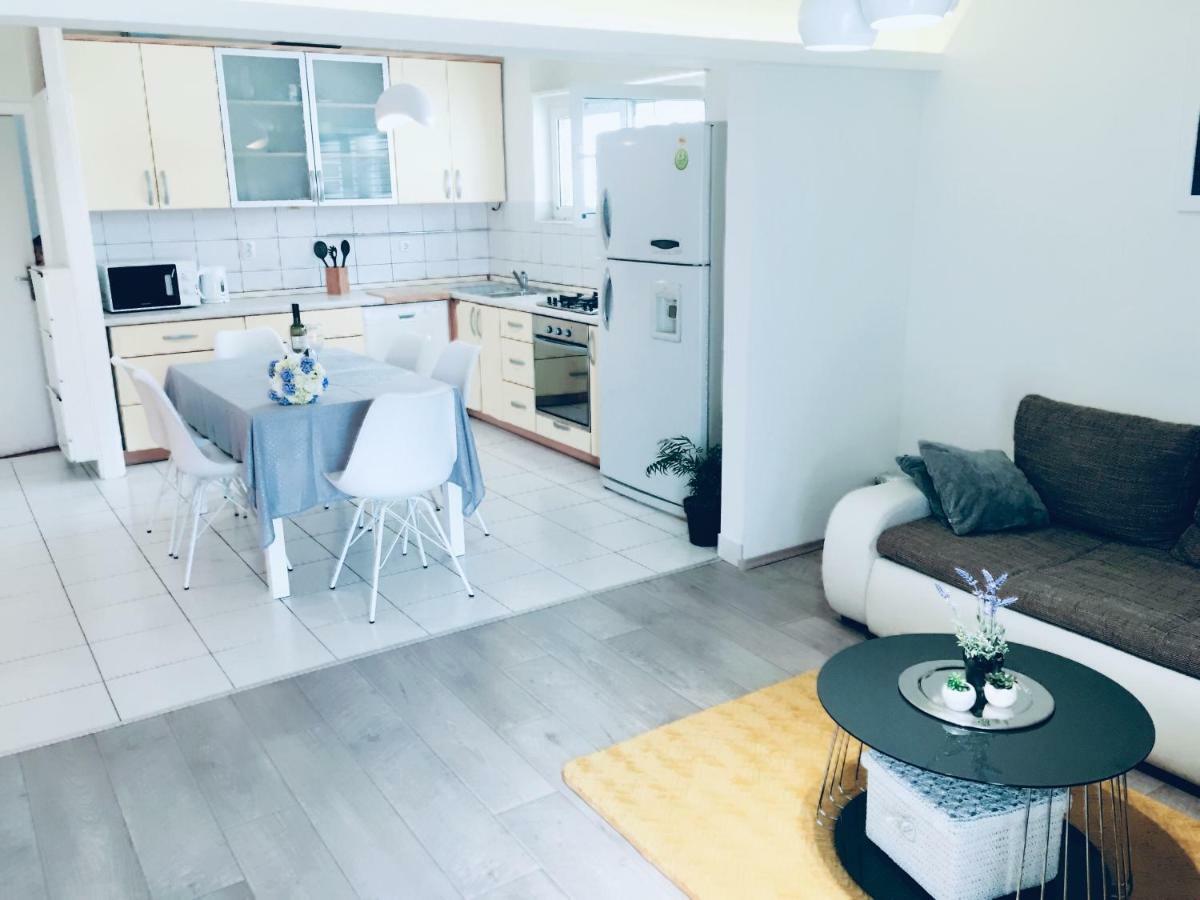 Apartman Grey 2 Minutes From Sea Apartment Makarska Bagian luar foto