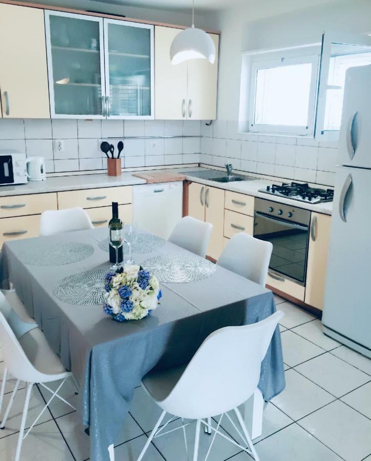 Apartman Grey 2 Minutes From Sea Apartment Makarska Bagian luar foto